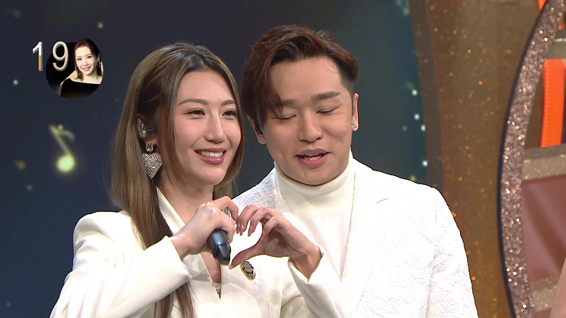 關心妍舉起拇指激讚支嚳儀。