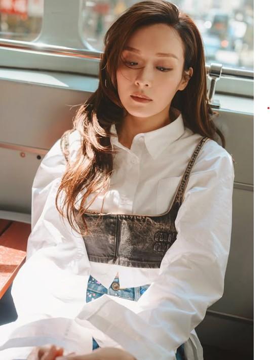 Ali今日(31日)在IG分享一系列於電車所拍攝的照片!