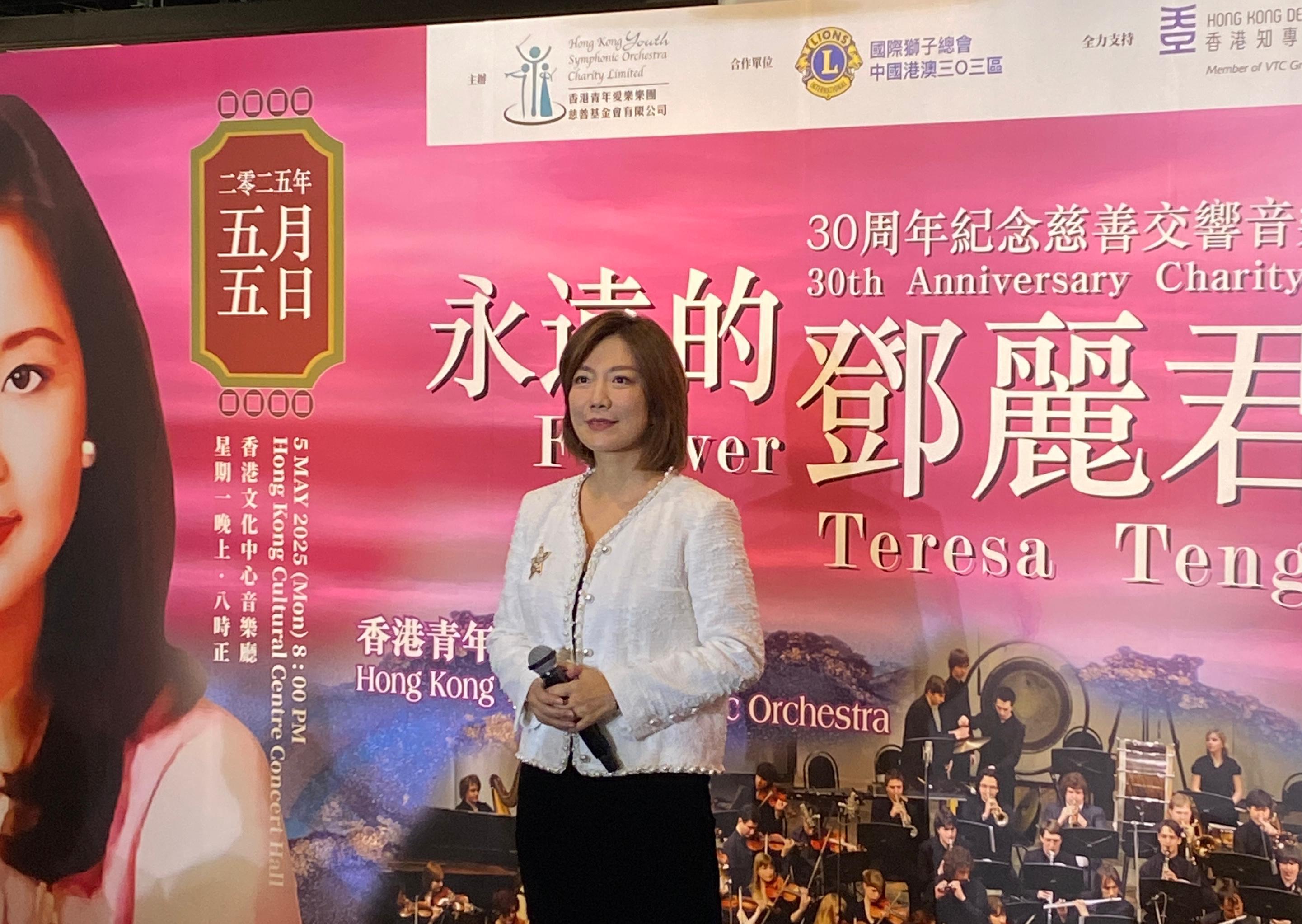 龍婷表示4月底將到澳洲登台,稍後會舉行新歌發布會,之後再到美加等地登台。