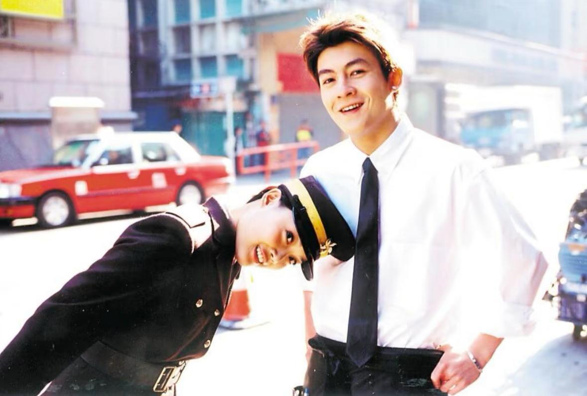 有網民在小紅書分享陳冠希與Joey昔日的合照。