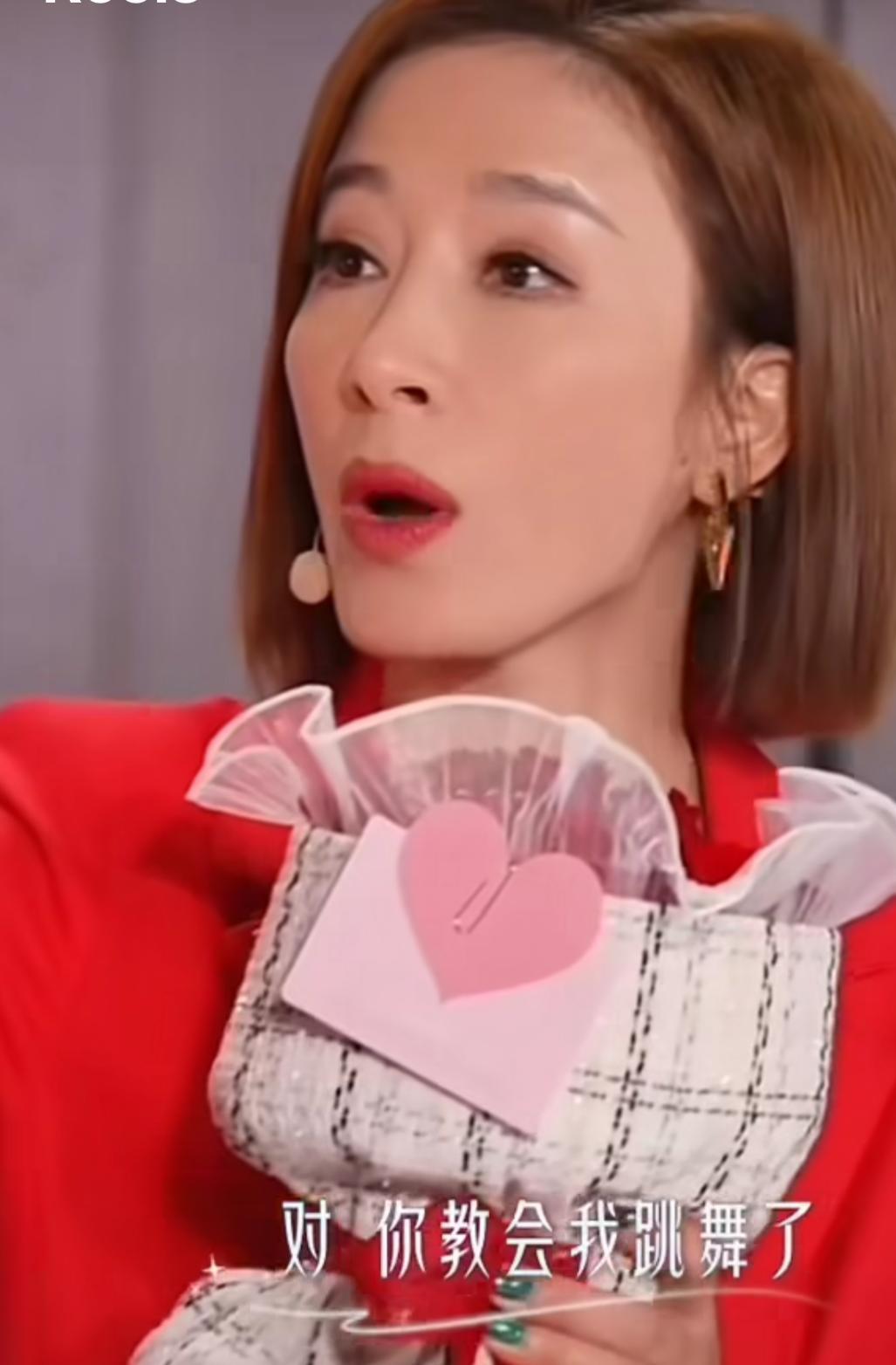 楊茜堯最近與老公羅子溢和吳卓羲等藝人現身內地直播綜藝節目!