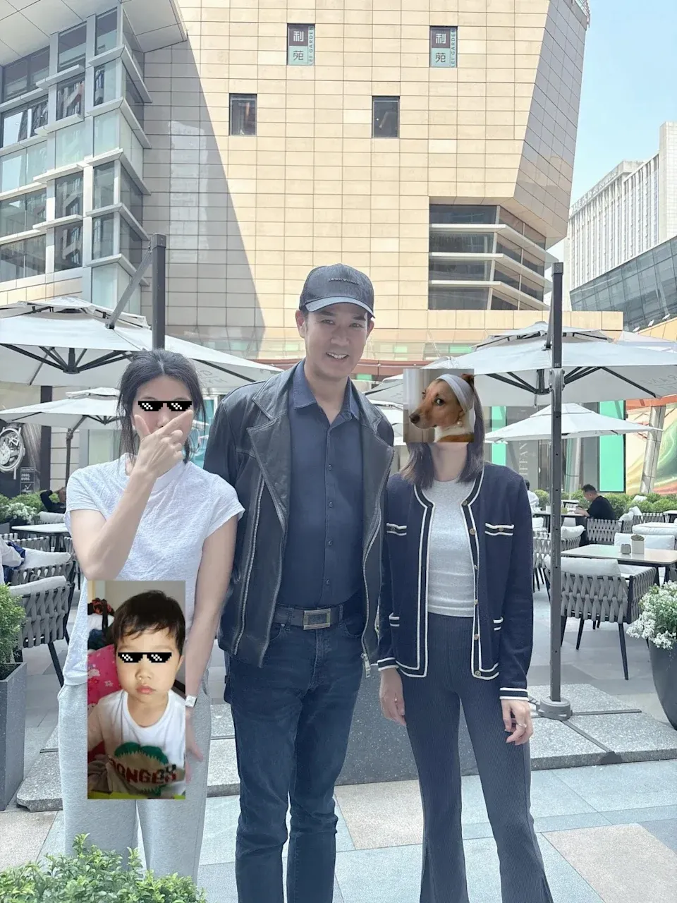 56歲的盧慶輝日前在內地街頭被粉絲野生捕獲,可見他年過半百但仍能保持身型與樣貌零走樣。(小紅書圖片)