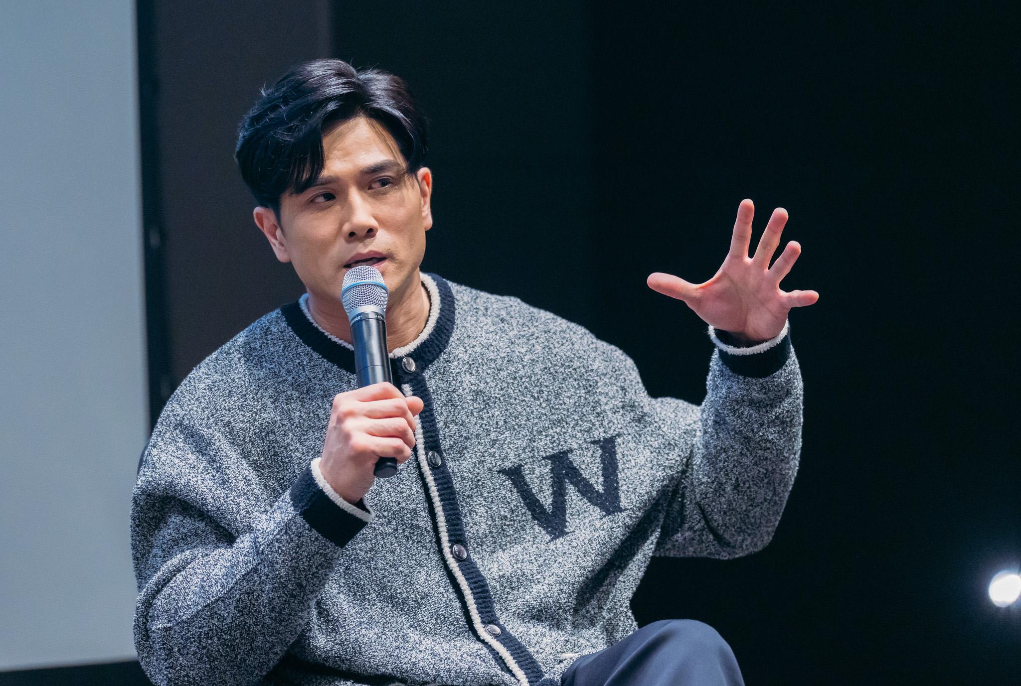 伍允龍分享當做武師時,險被勒死的歷程。