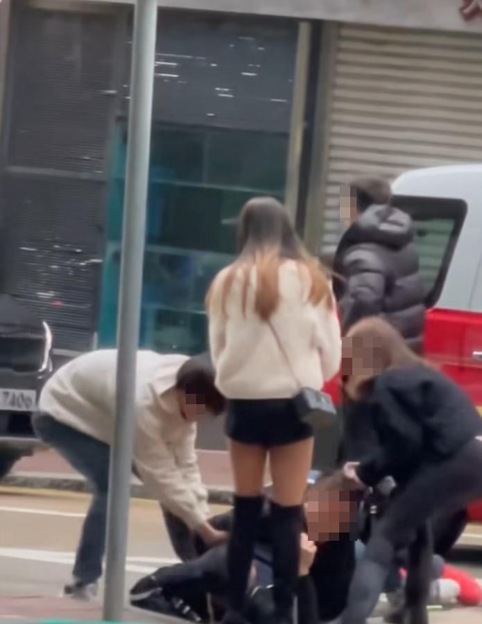 尖沙咀發生爭執事件。(fb「車cam L(香港群組)」截圖)