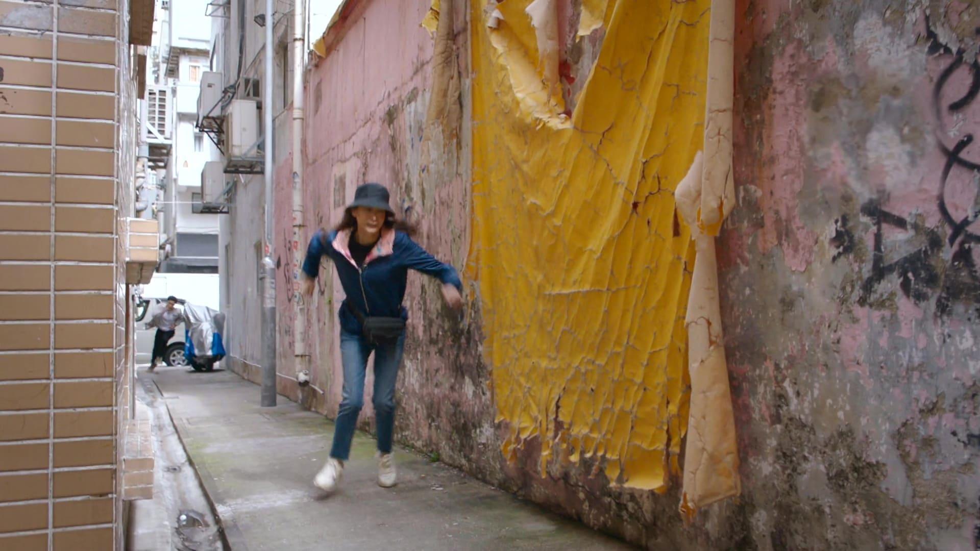 大家留意娜姐嘅跑姿,真係全程趷住腳。