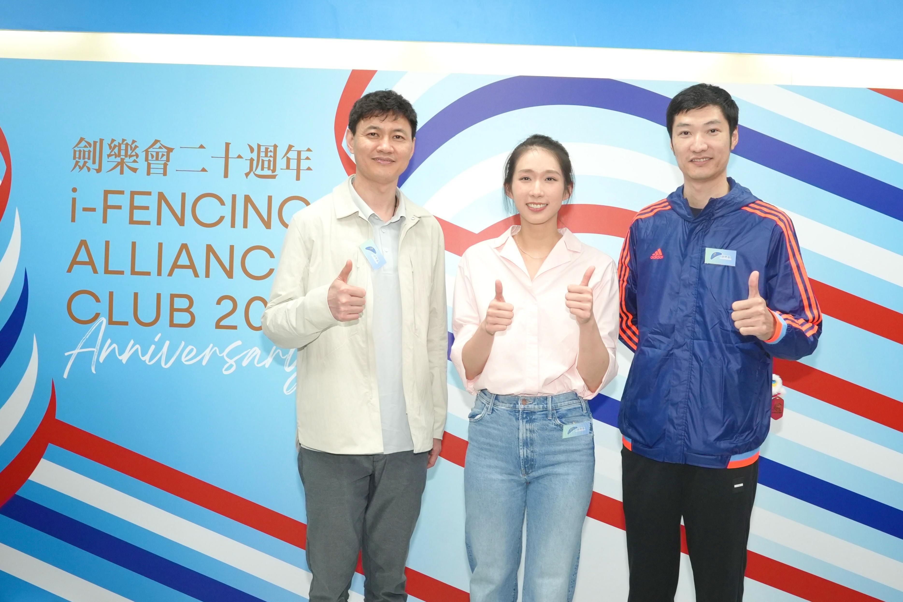 江旻憓與兩位奧運金牌得主仲满(左)、雷聲(右)合照。