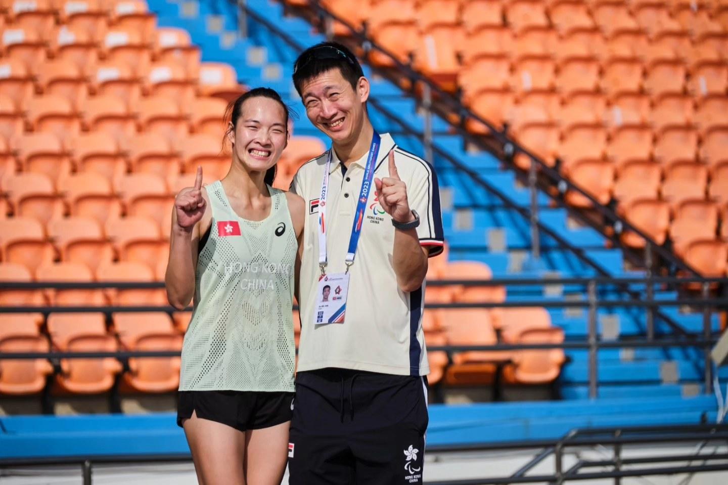 本地殘疾田徑名將、「神奇小子」蘇樺偉成婚,迎娶同樣是本地殘疾田徑港隊代表的任國芬。(蘇樺偉FB)