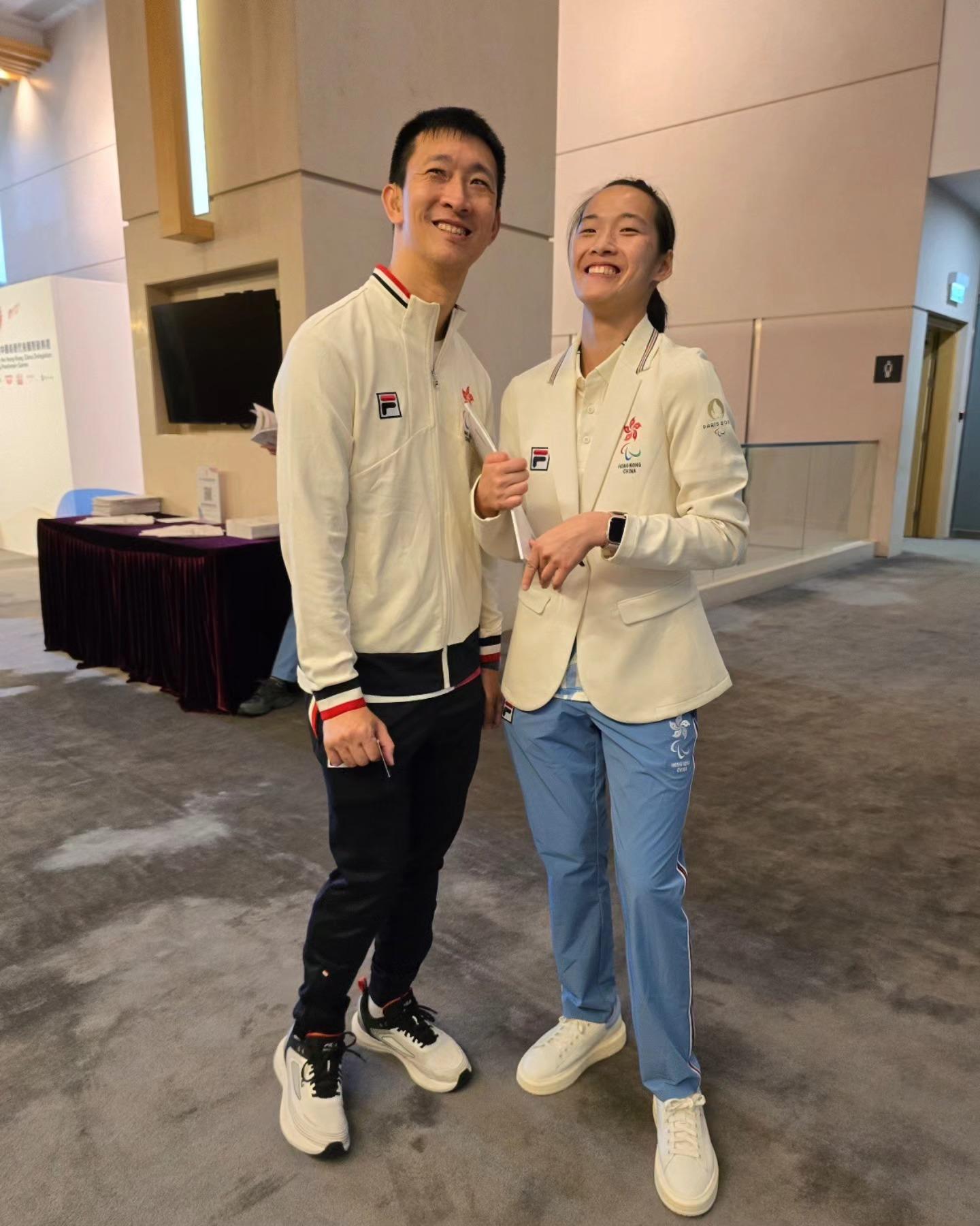 本地殘疾田徑名將、「神奇小子」蘇樺偉成婚,迎娶同樣是本地殘疾田徑港隊代表的任國芬。(蘇樺偉FB)