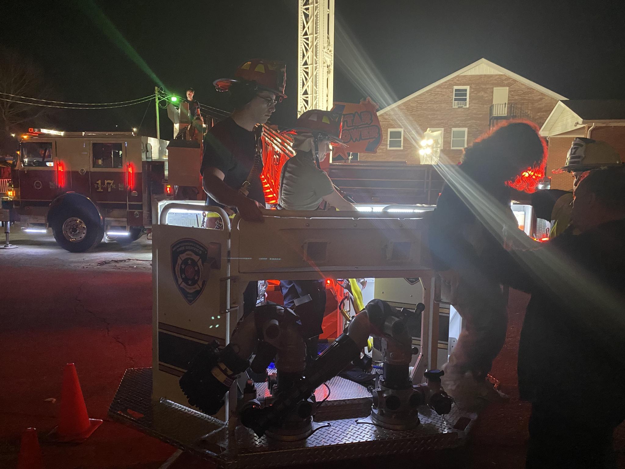 機動遊戲意外,廿人被困近23米半空。(montgomerycountyfireservice FB)