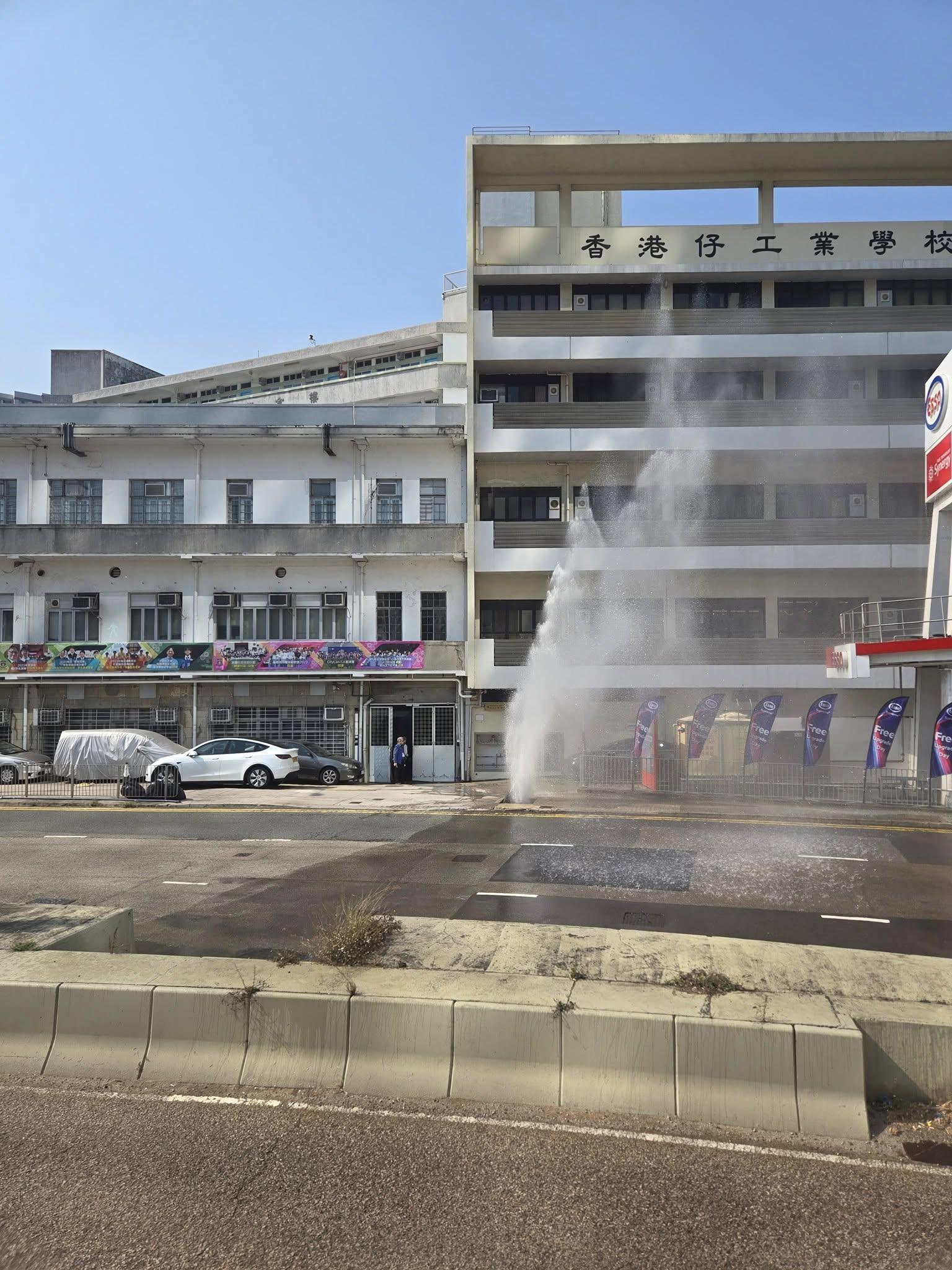 南區黃竹坑道香港仔工業學校近油站行人路爆水管(南區之友 2.0FB)
