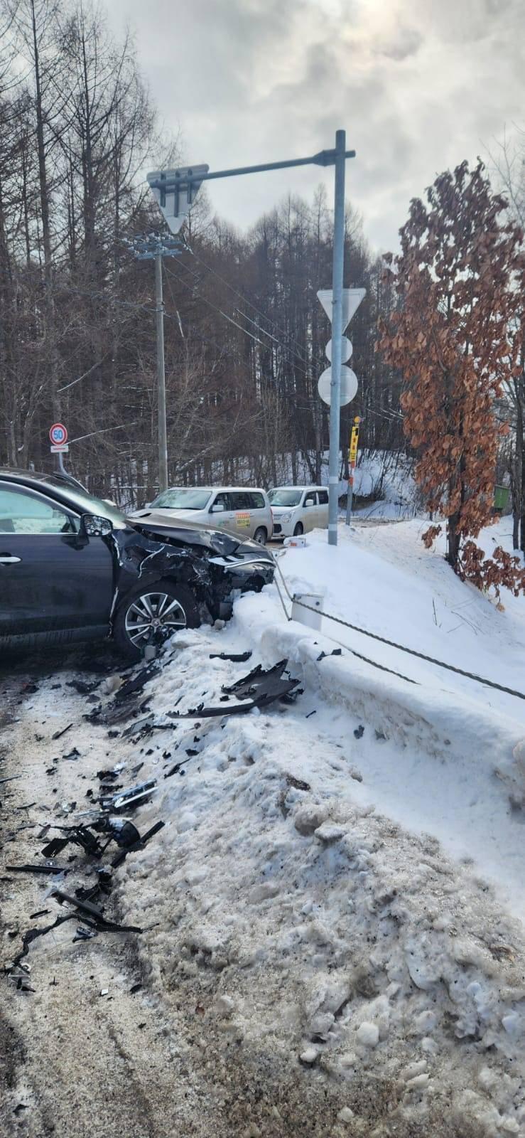 提供北海道旅遊資訊及租車服務的「北海道女婿」近日在facebook專頁發文,總結今年冬季該公司出租汽車發生的交通意外,4輛撞毁的汽車有3輛都「是香港人撞的」,大部份是不遵守交通規則所致。 (北海道女婿FB)
