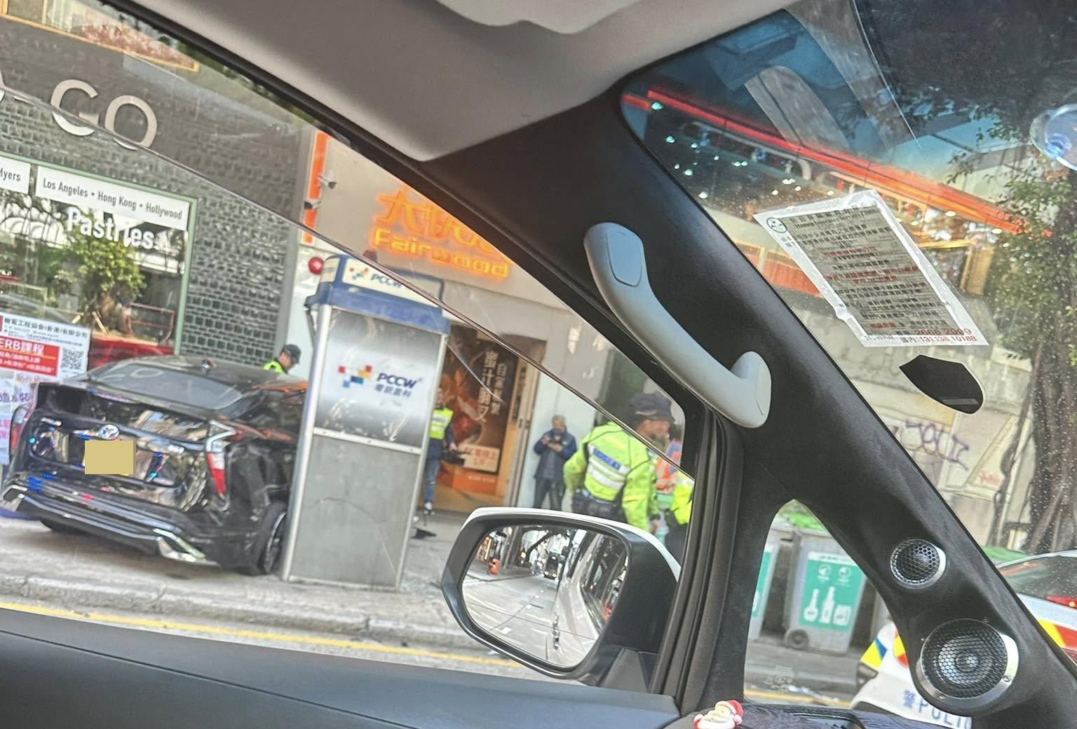 尖沙咀發生車禍。(fb「車cam L(香港群組)」圖片)