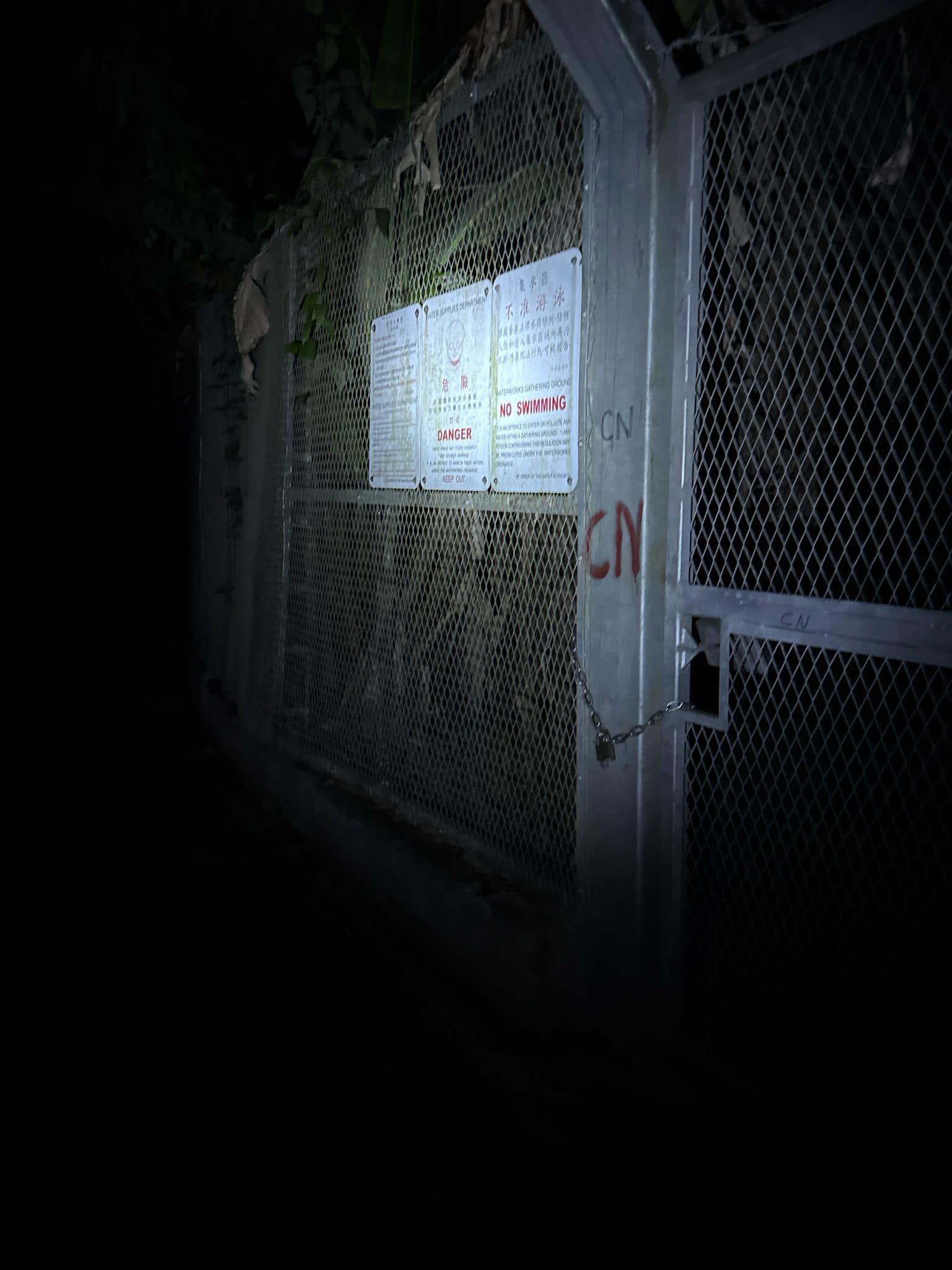 救援人員分批在衛奕信徑一帶搜索。(fb「香港守望者服務團」圖片)