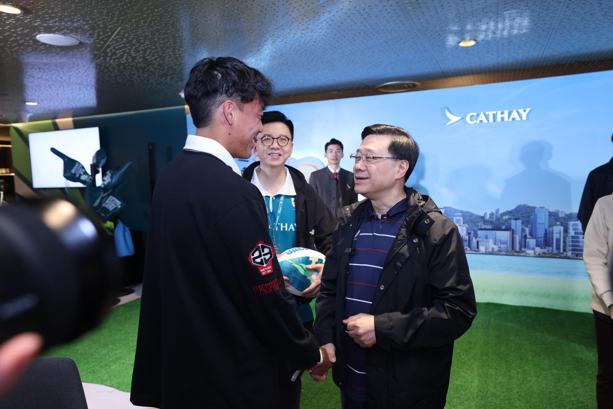 李家超到啟德體育園觀賽。(李家超FB)