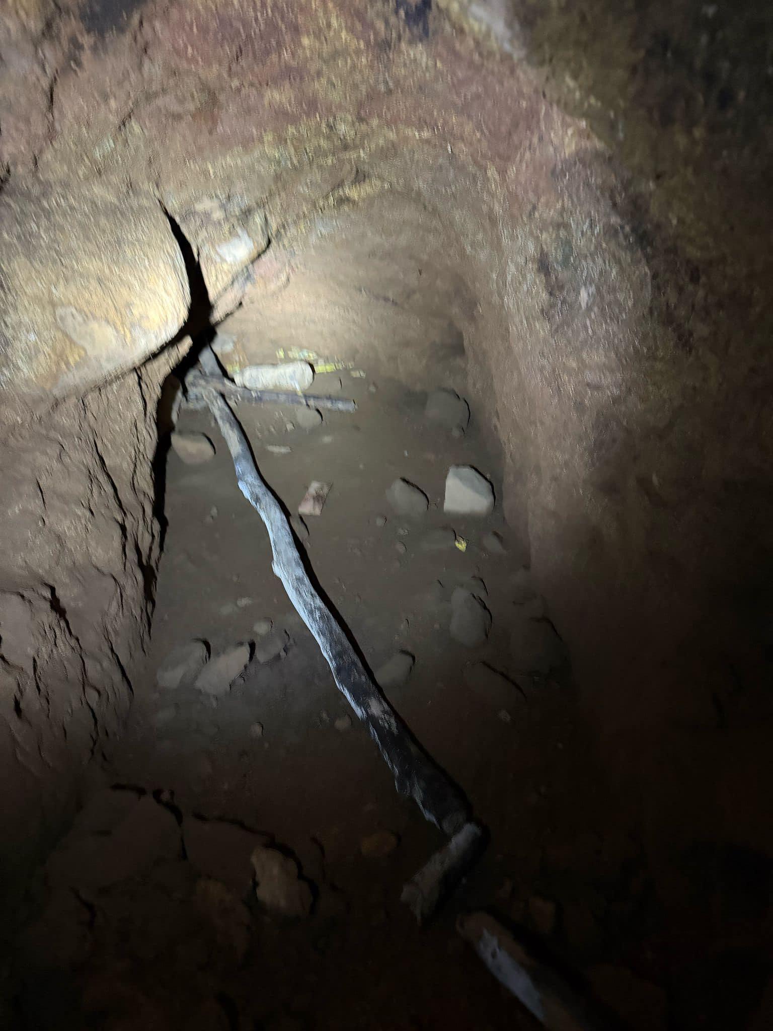 救援人員分批在衛奕信徑一帶搜索。(fb「香港守望者服務團」圖片)