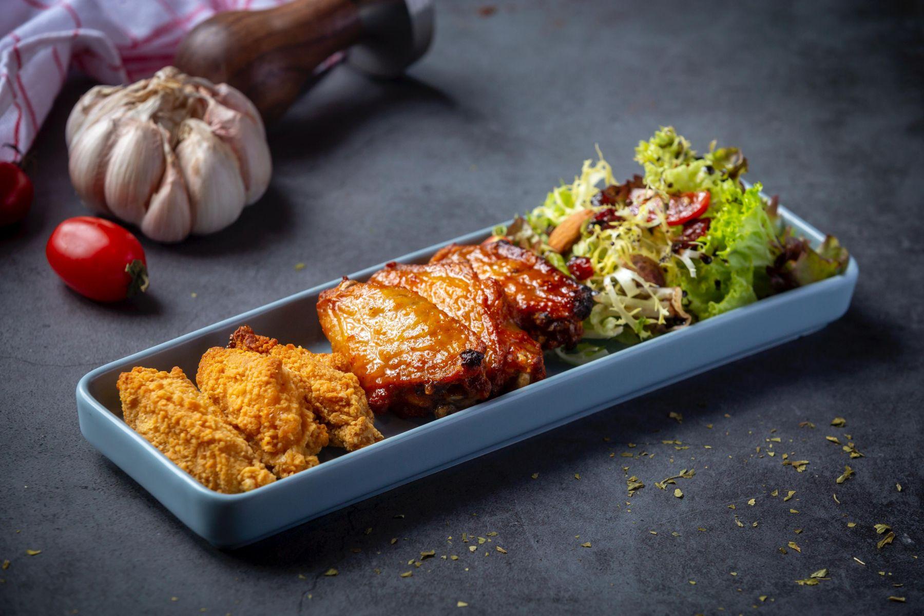 套餐小食可自選$78以內的選擇,如香烤雞中翼、現烤蒜茸包等。