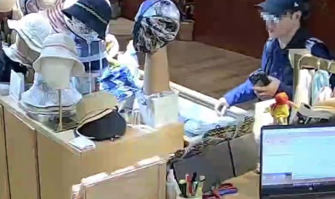 講普通話「雌雄大盜」K11商場扮問路偷耳環,損失560元(Threads影片截圖)