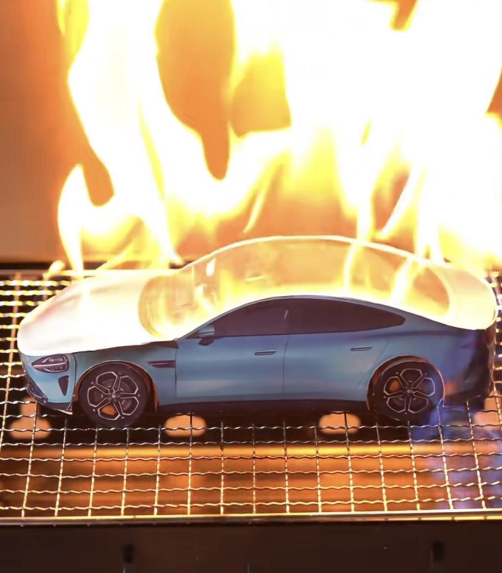 清明節前夕,多款紙紮版小米SU7在電商平臺和實體店鋪中悄然熱賣,迅速成為祭祖用品市場的熱門商品