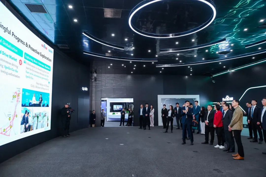 星副總理王瑞杰試乘蘿蔔快跑後讚好:歡迎來新加坡