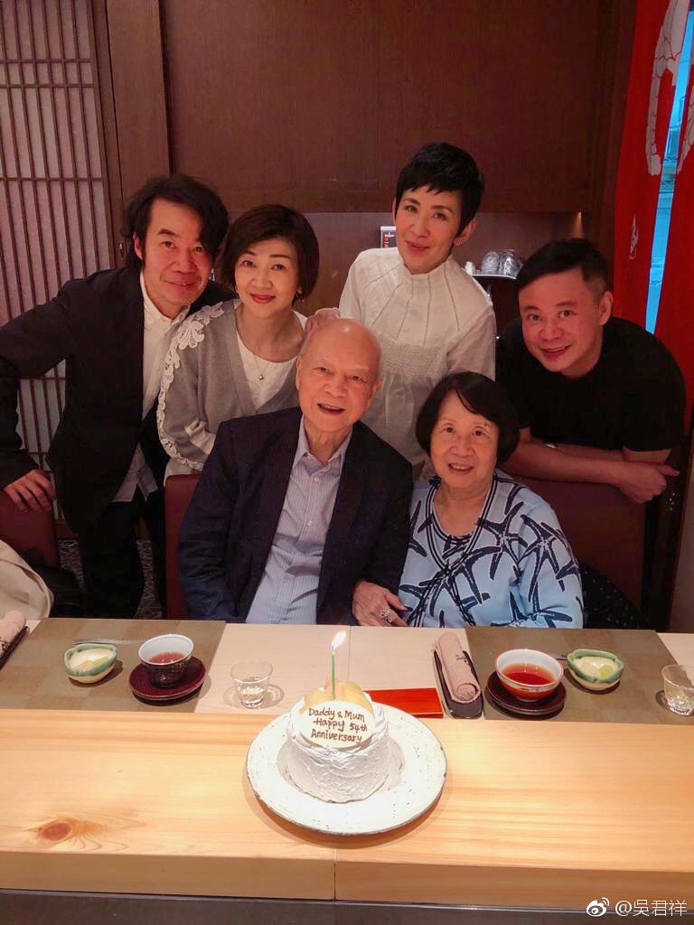 江美儀與吳君祥再見亦是朋友,間中都會出席吳家的飯局。