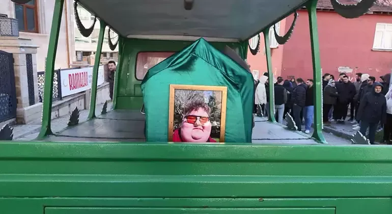 土耳其網紅吃播終年24歲。(網上圖片)