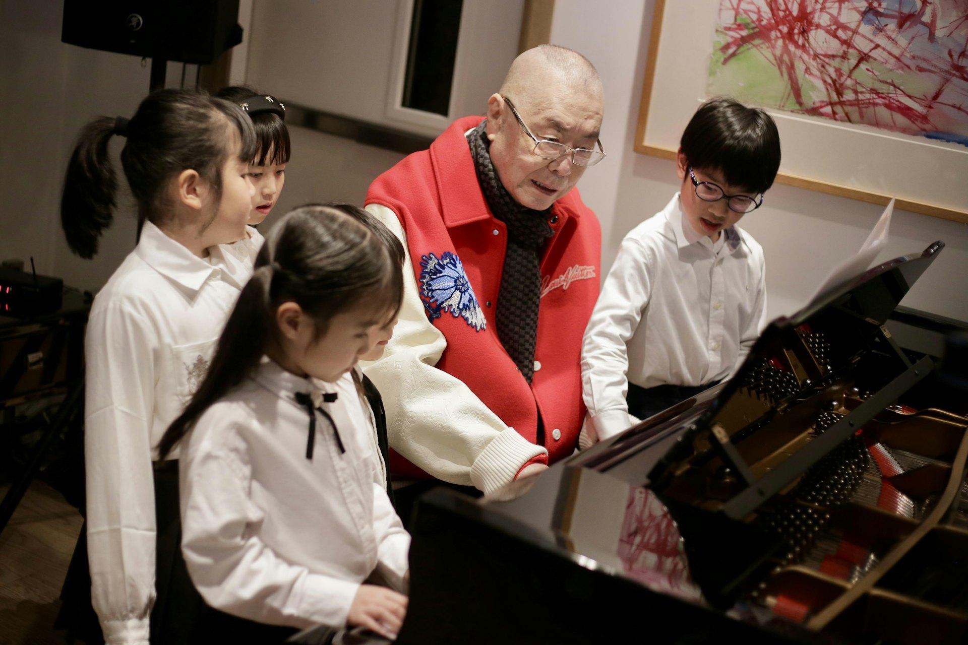 太太孫穎為丈夫在二人創立的鋼琴學院PALLAS舉辦了一場名為「彈/彈琴·談/談情」的藝術表演慶祝。