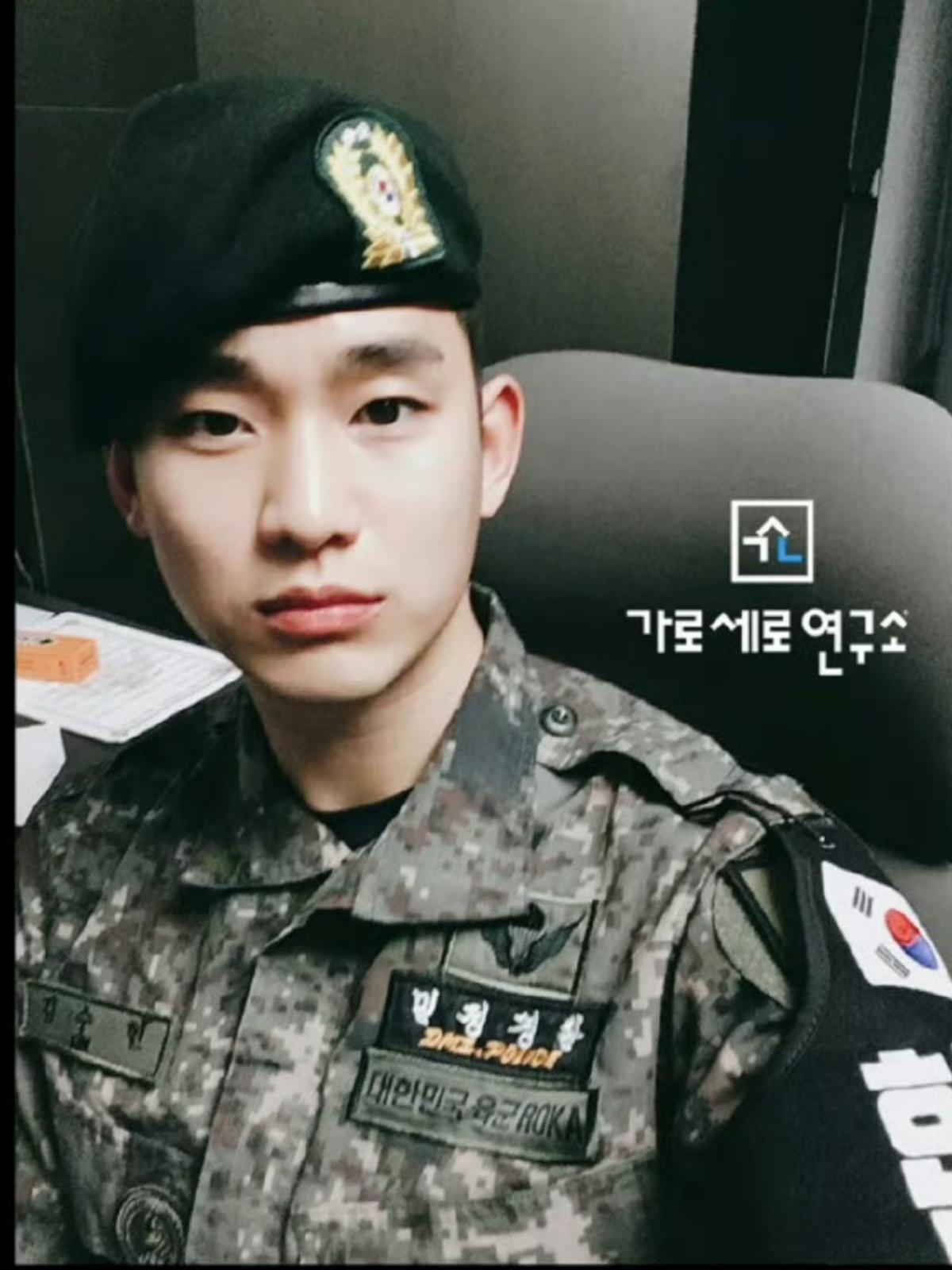 金秀賢被公開服兵役時向金賽綸傳來的照片。