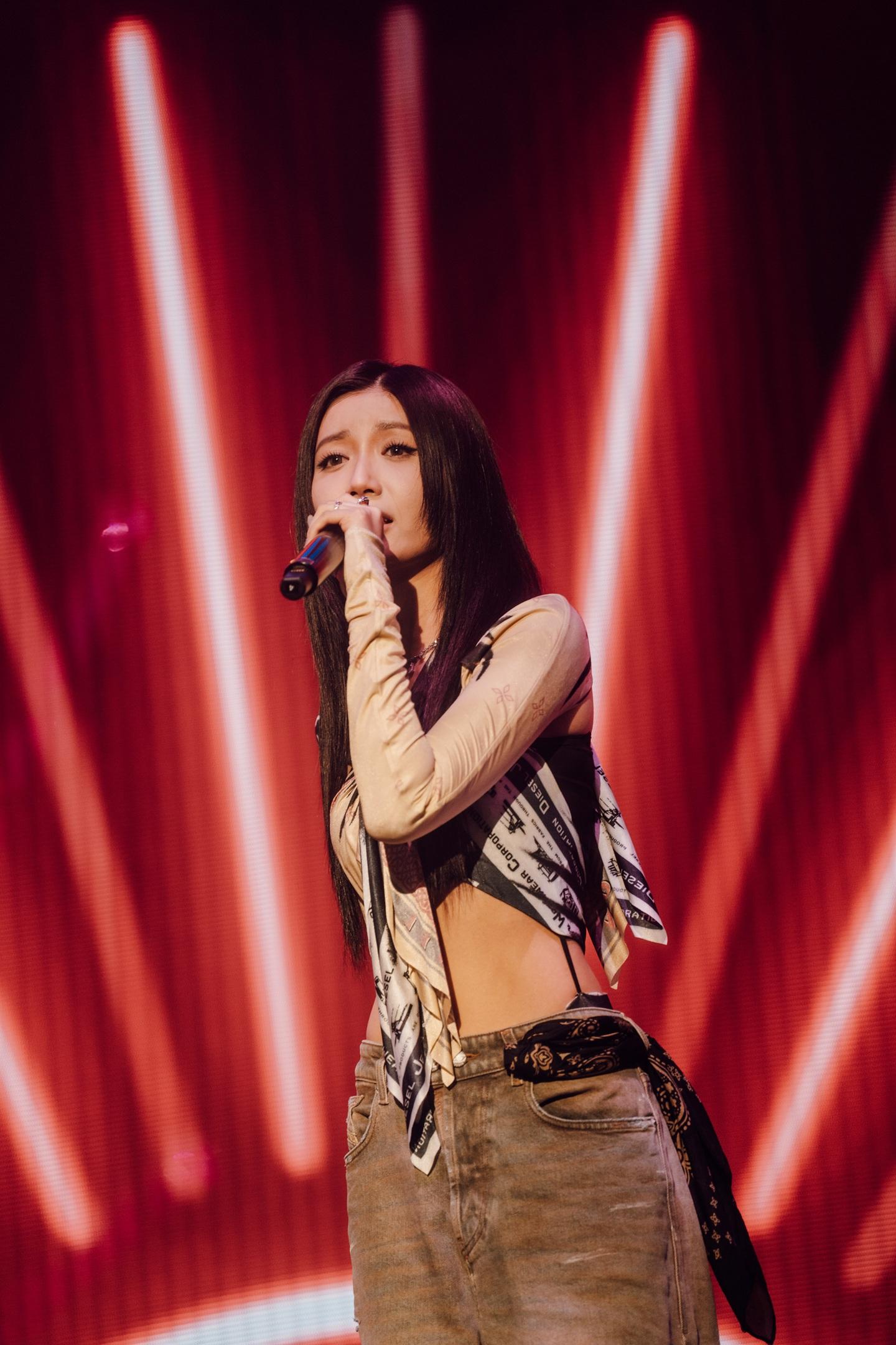 Jessica擔任Billy Choi 演唱會嘉賓合唱《分手》。