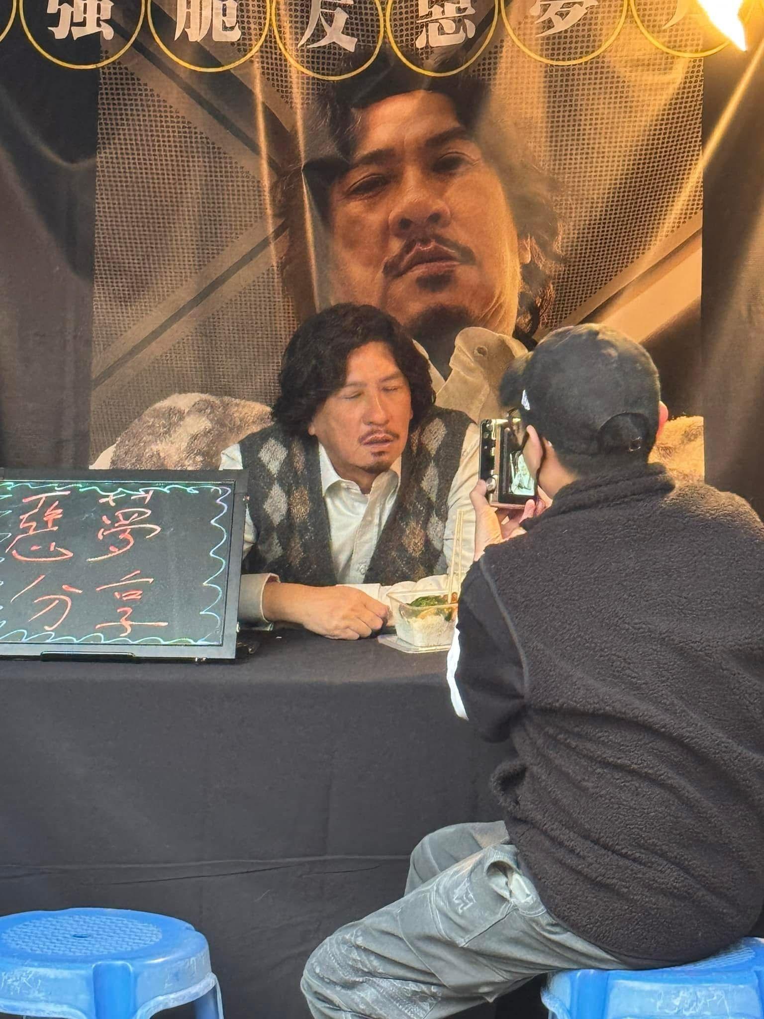 「蔡辛強脆友惡夢分享會」由傍晚6時開始,有忠實粉絲提早於4點到場排頭位。