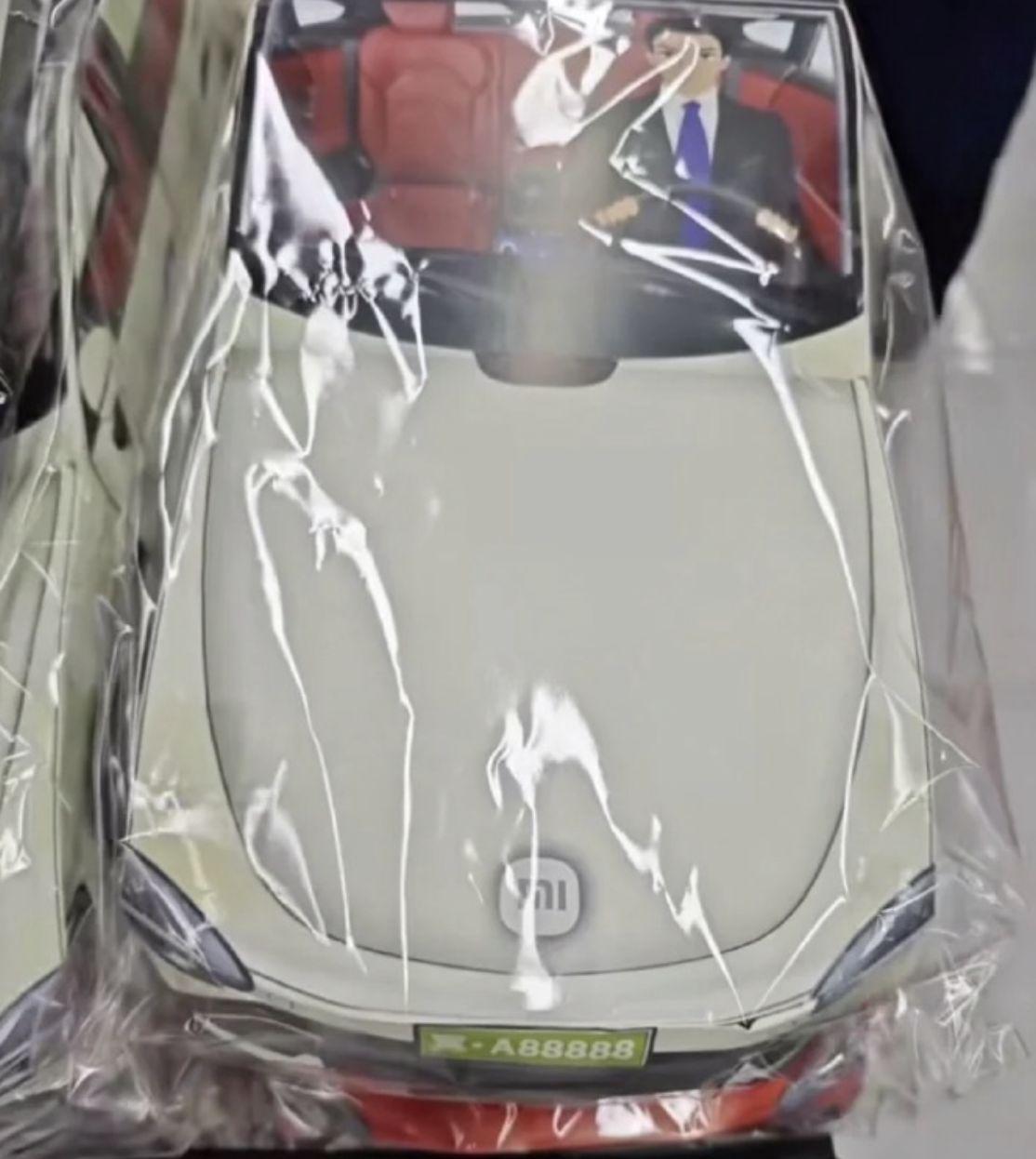 小米SU7紙紮版。(微博)