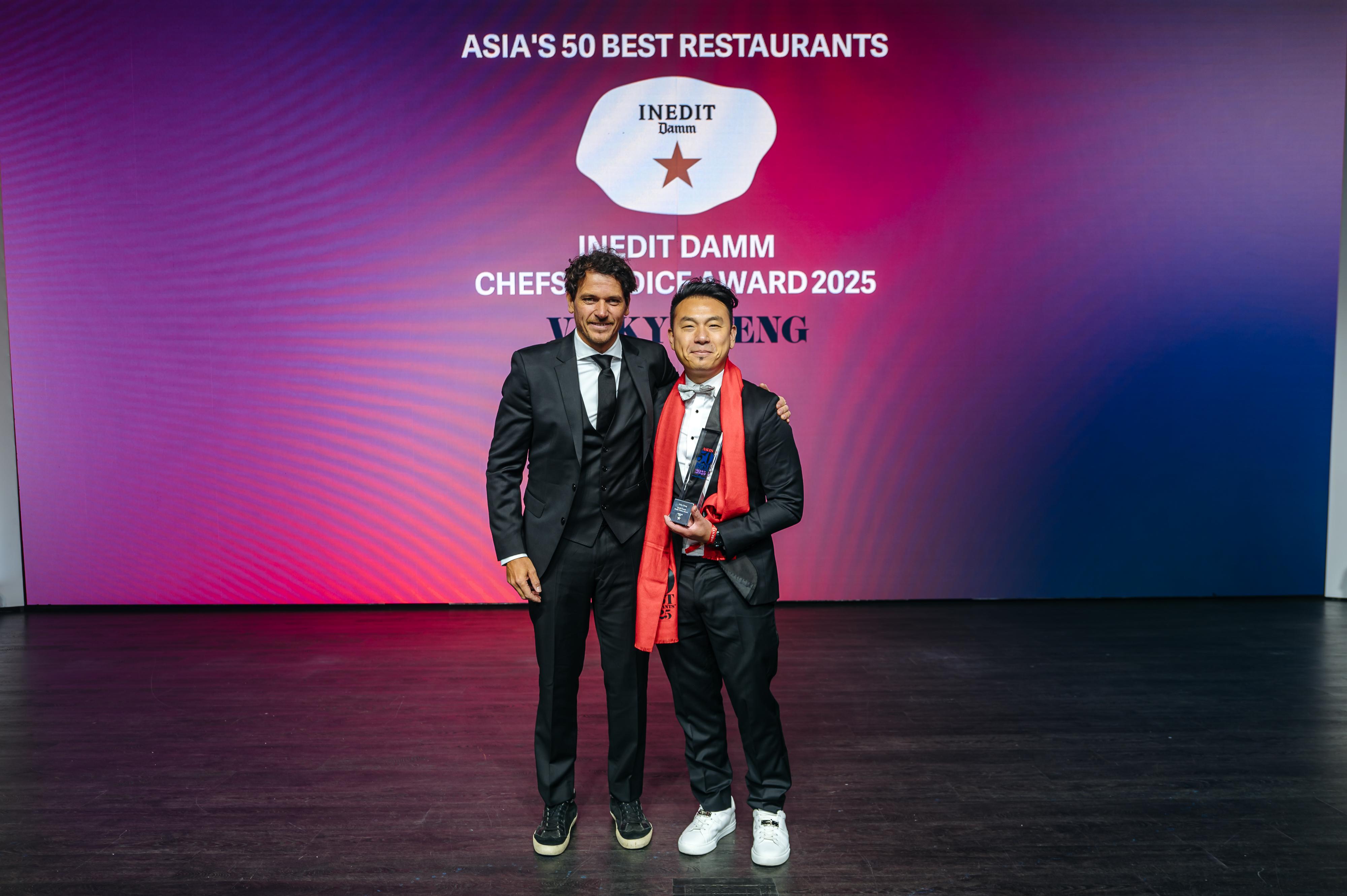 中菜廳「永」創辦人兼總廚Vicky Cheng(鄭永麒)獲得由同業票選的「Inedit Damm廚師之選獎」。