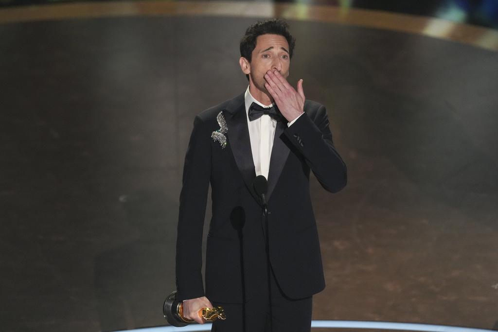 奧斯卡2025|艾哲倫保迪(Adrien Brody)繼鋼琴戰曲後,再成奧斯卡影帝。(美聯社)