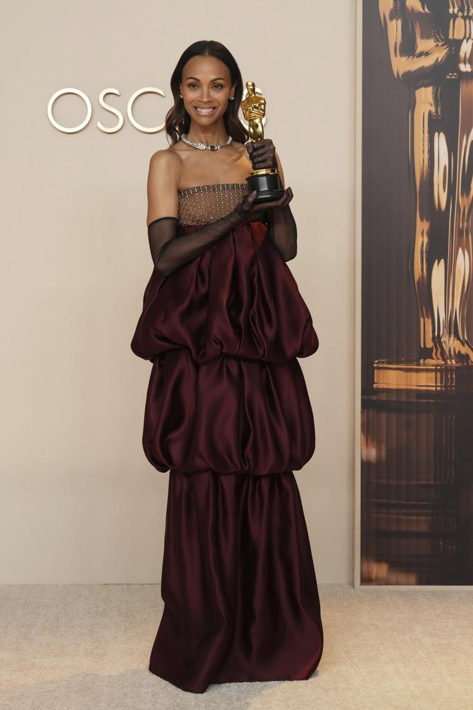 奧斯卡2025|素兒莎丹娜(Zoe Saldana)獲最佳女配角。(美聯社)