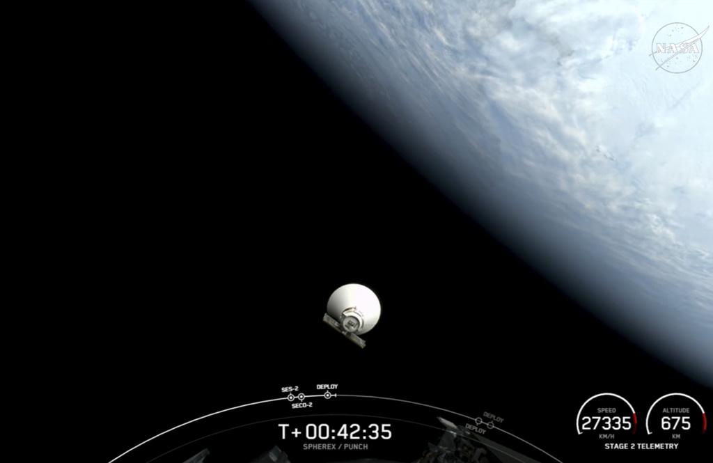 太空總署暫時避過聯邦政府大裁員。圖為太空總署最新太空望遠鏡Spherex進入軌道。(美聯社)