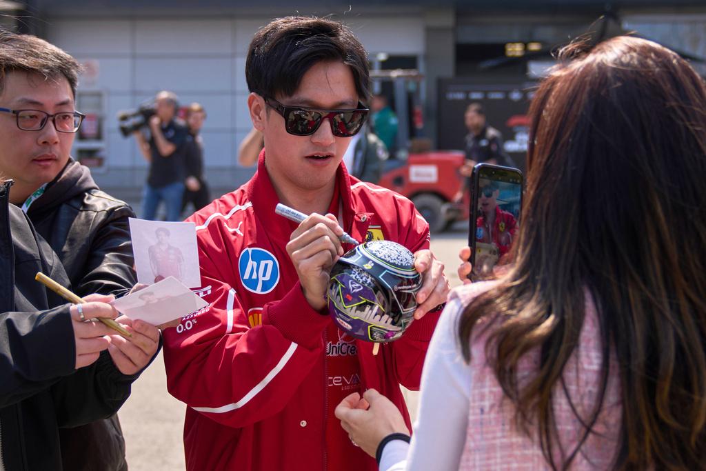 法拉利後備車手周冠宇人氣不減。(美聯社)