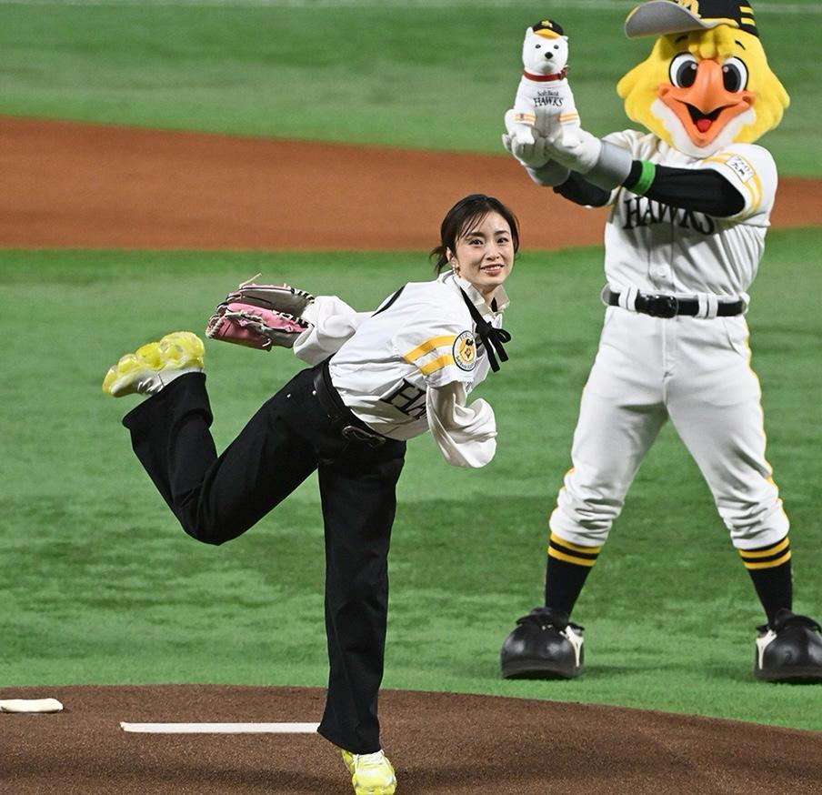 上戶彩榮升三孩之母仍未走樣。