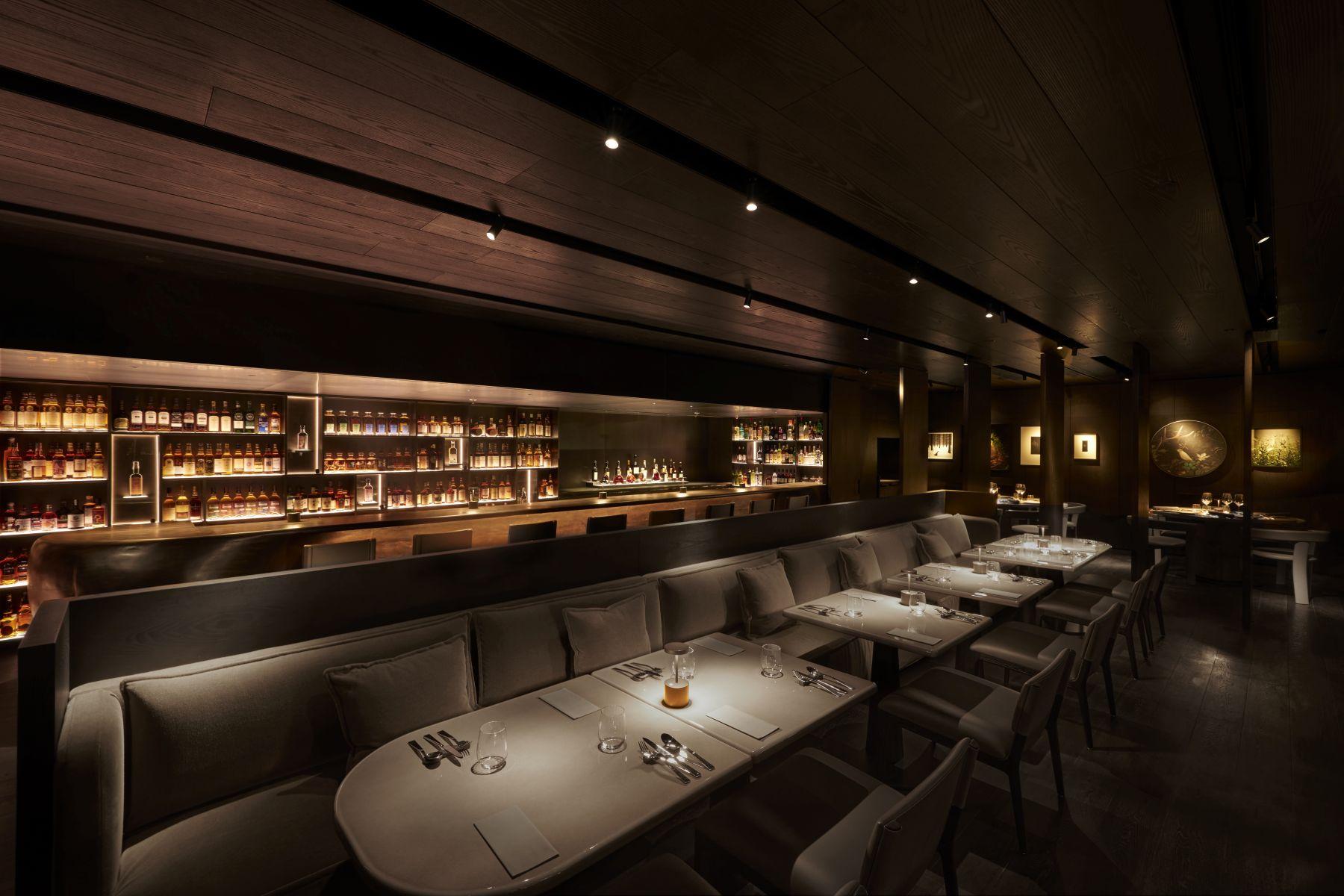 餐廳擁有超過2,000支葡萄酒及400款珍稀威士忌。