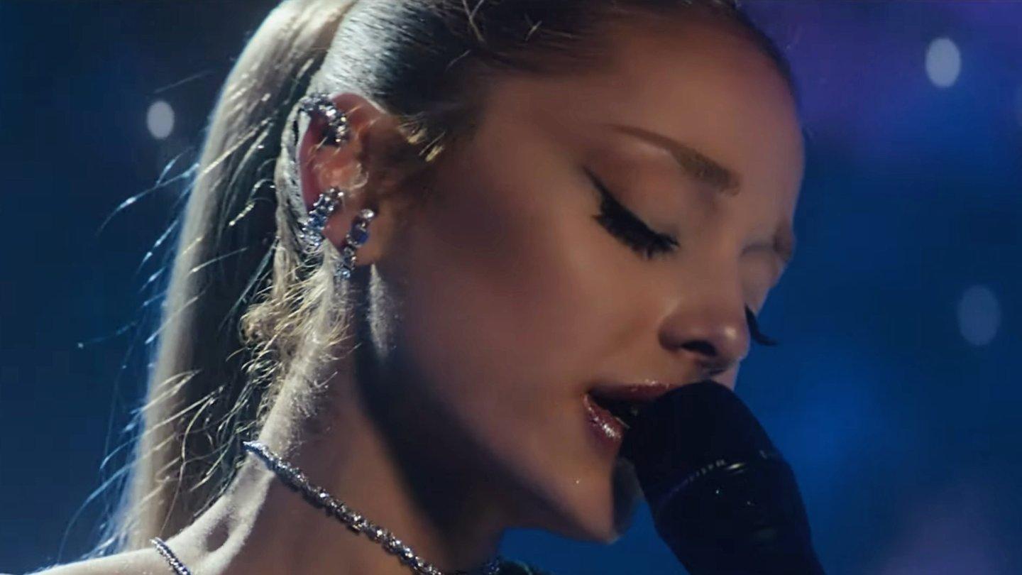 在《Brighter Days Ahead》片長26分鐘,是一部美麗且感動人的MV。