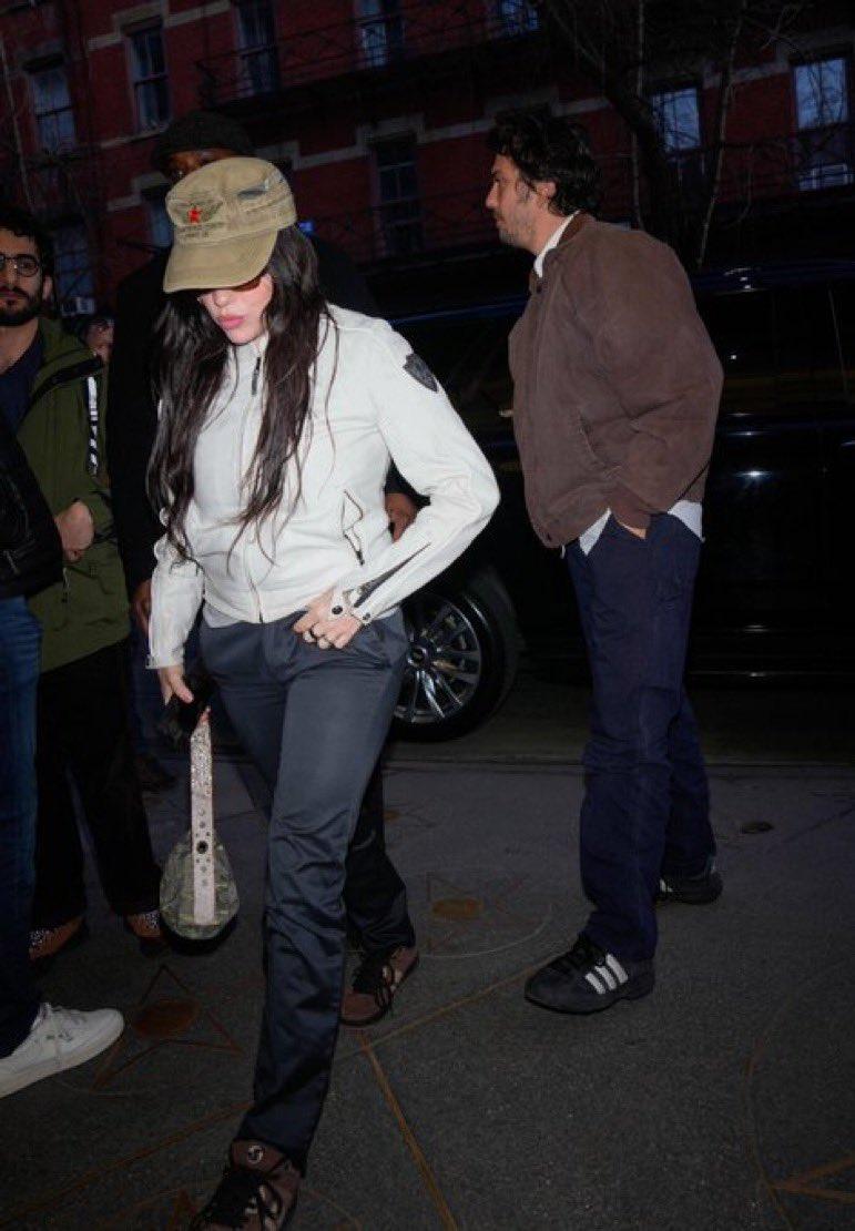 Billie Eilish與Nat Wolff被影到在紐約連蒲多間酒吧。