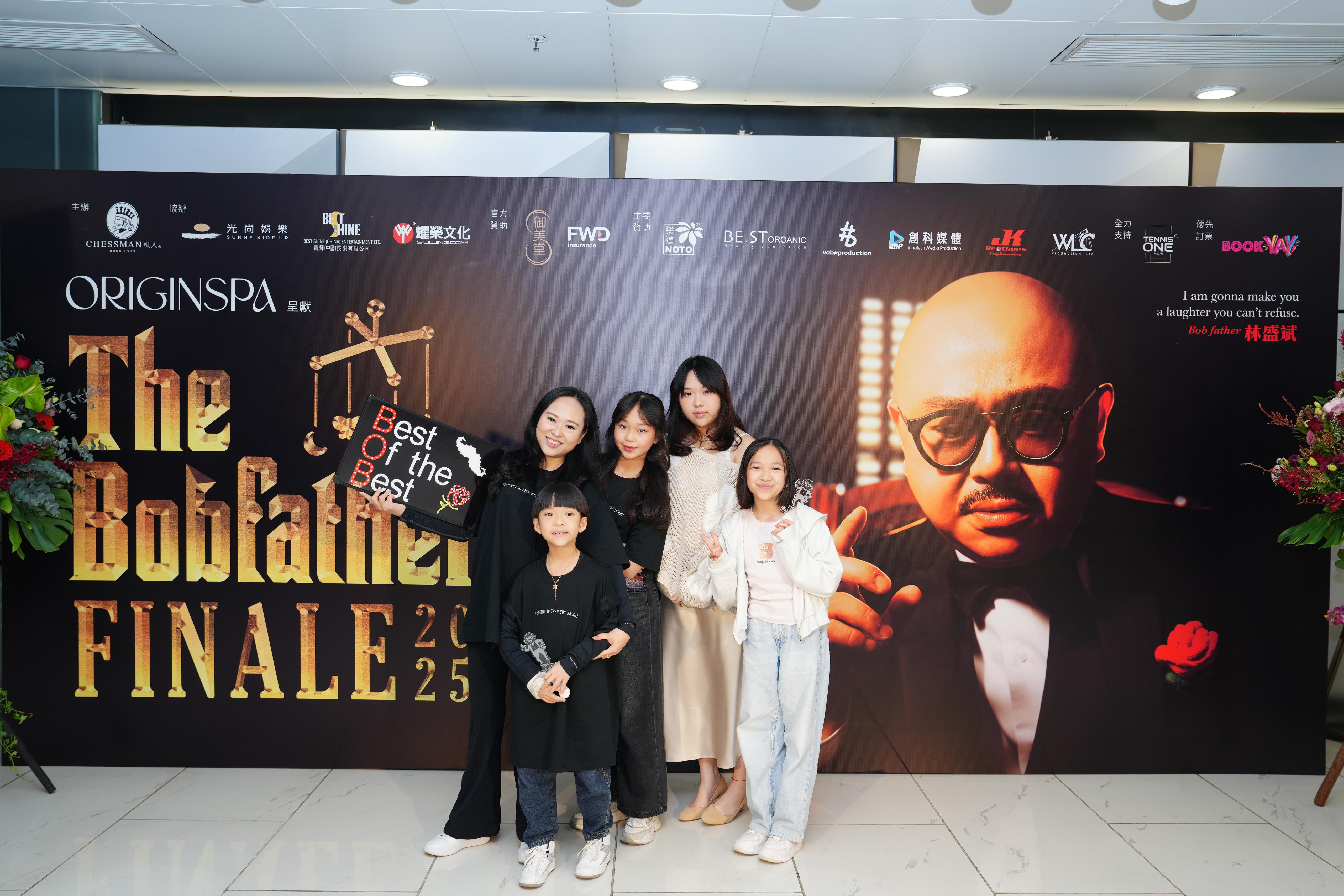 Bob家人(左起):太太Pearl、小兒子Jaye Jaye、二女熹熹、大女霏霏、三女機機