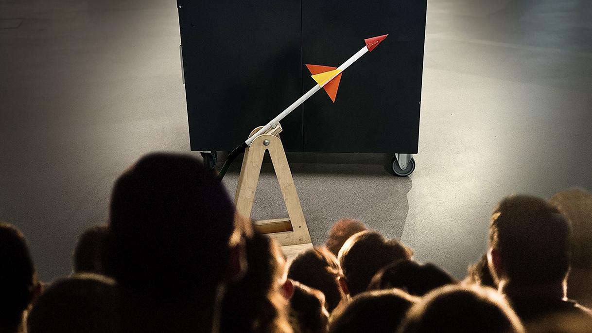 德意志博物館呈獻「一飛沖天去」及 「光之律動:探索偏振奧秘」兩個科學示範劇場,帶領小朋友親手打造屬於自己的火箭,並透過日常設備上的LCD屏幕學習偏振光的神秘美態。