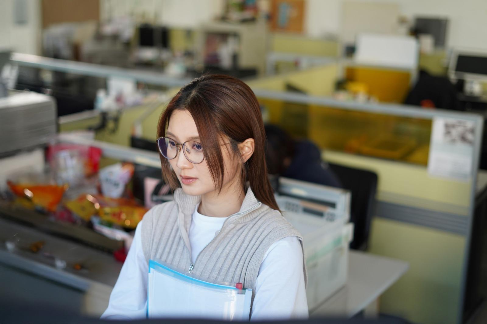 《無膽匪類》歌曲講述生活中藏著各種驚恐來襲,黃妍希望此歌可以陪伴大家面對。