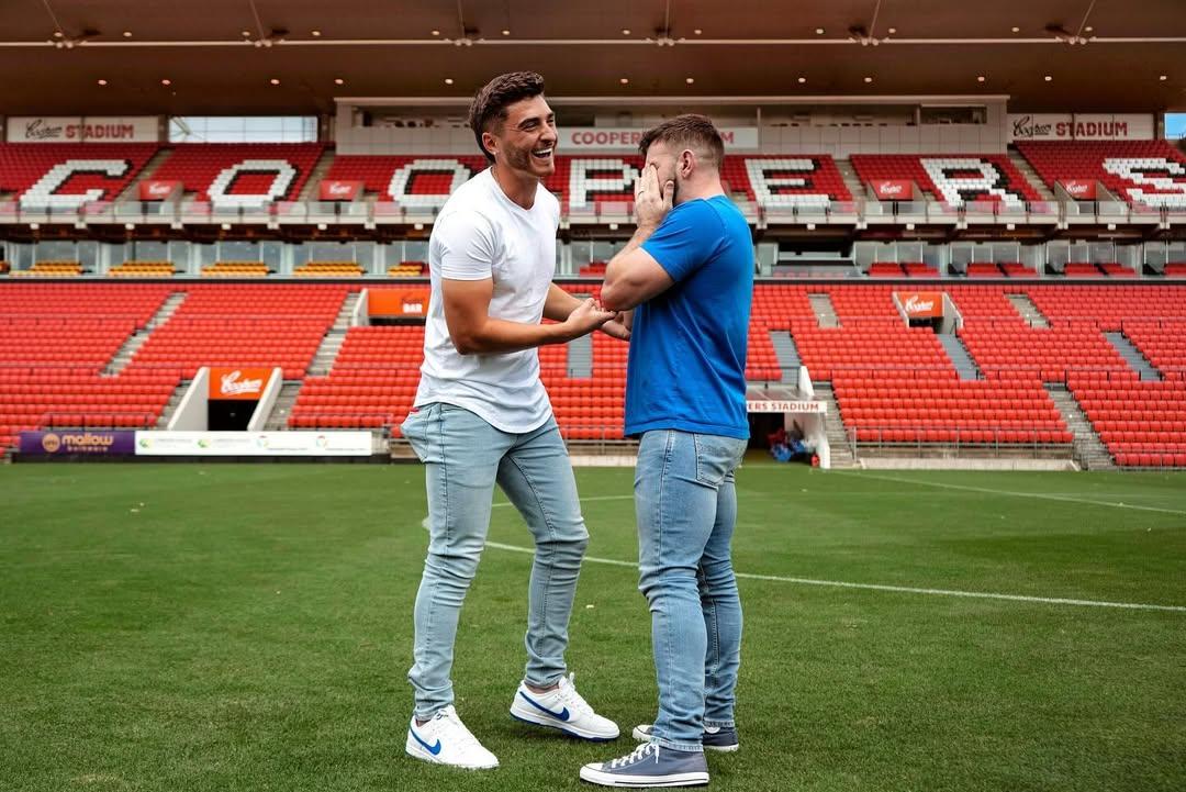 首公開同性戀男子足球員祖殊卡華路,在2021年「出櫃」。(卡華路IG)