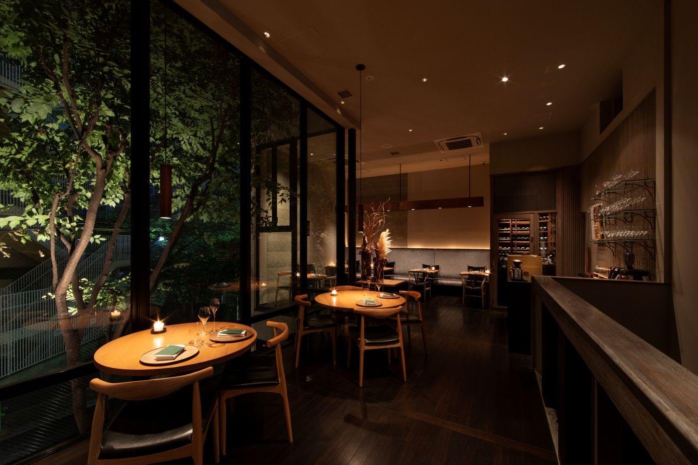 東京「Crony」首次上榜排行No.30。