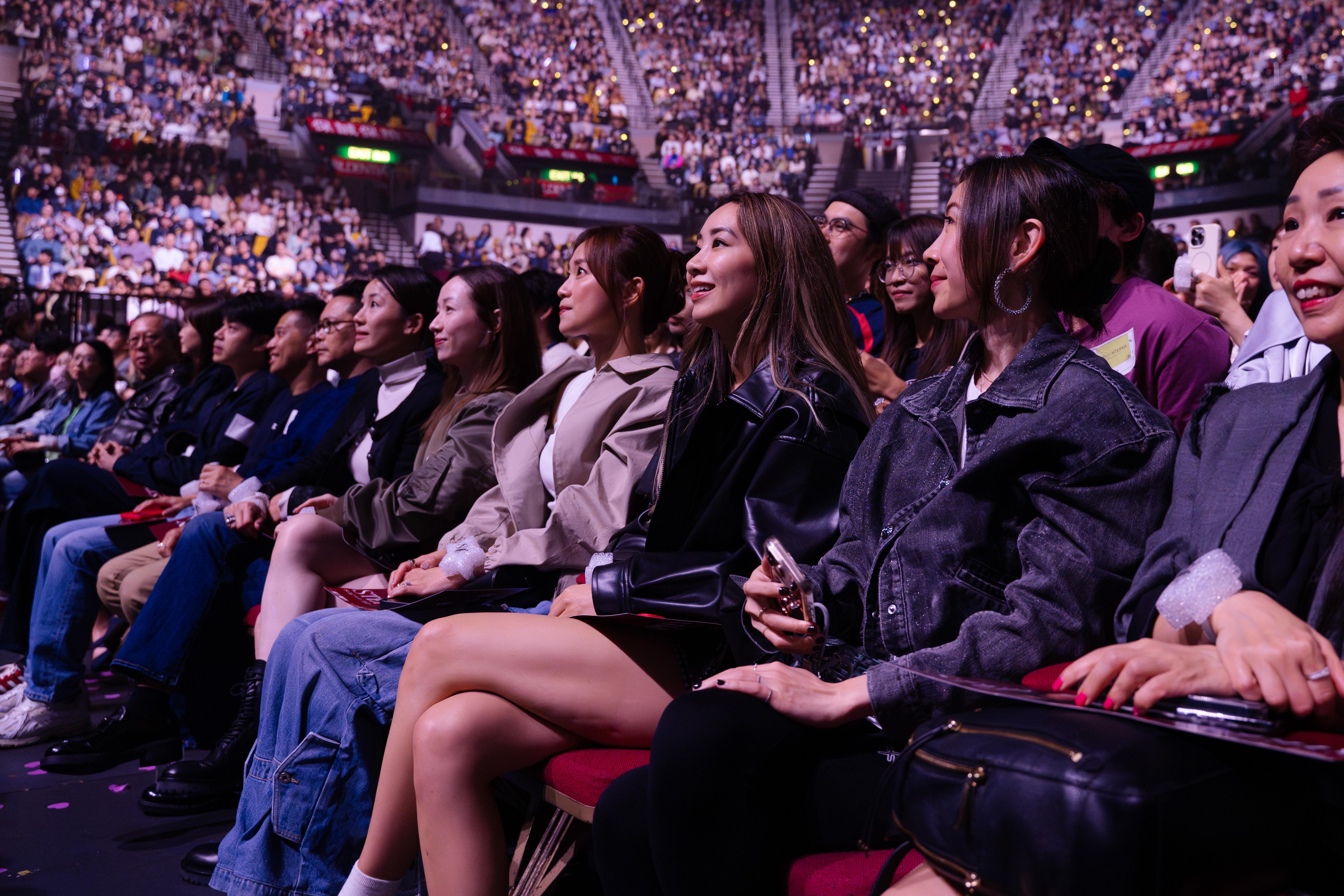 Cookies幾位隊友捧場睇show。