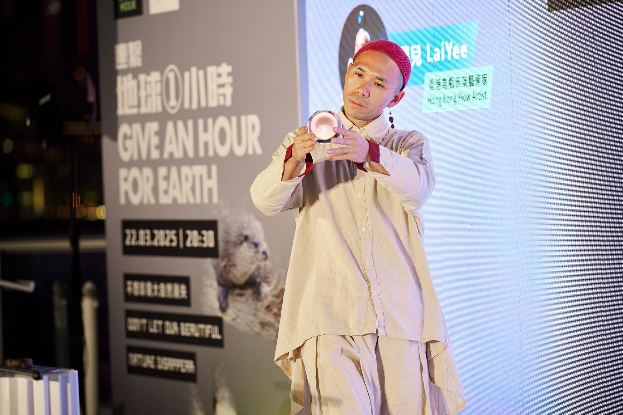 活動在馬戲表演藝術家麗兒的精彩表演下揭開序幕。