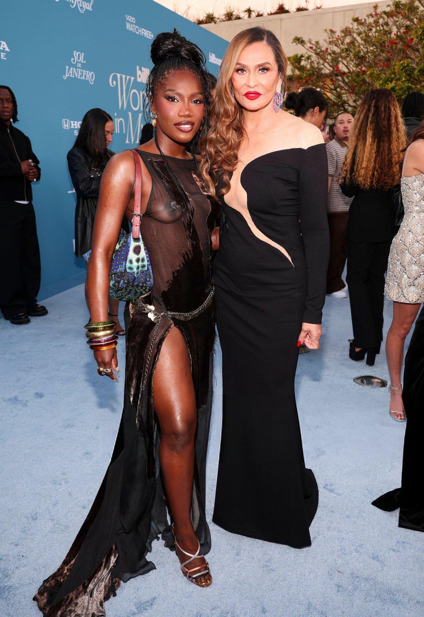 Doechii與Tina Knowles合照。(網上圖片)