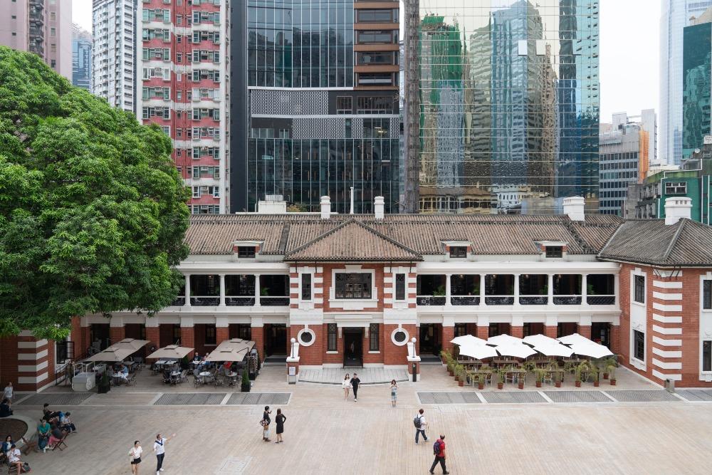 馬會將中區警署建築群保育活化成為大館,這間古迹及藝術館於2018年開幕。2019年,大館獲得聯合國教科文組織亞太區文化遺產保護獎卓越獎項。(圖片來源:Shutterstock)