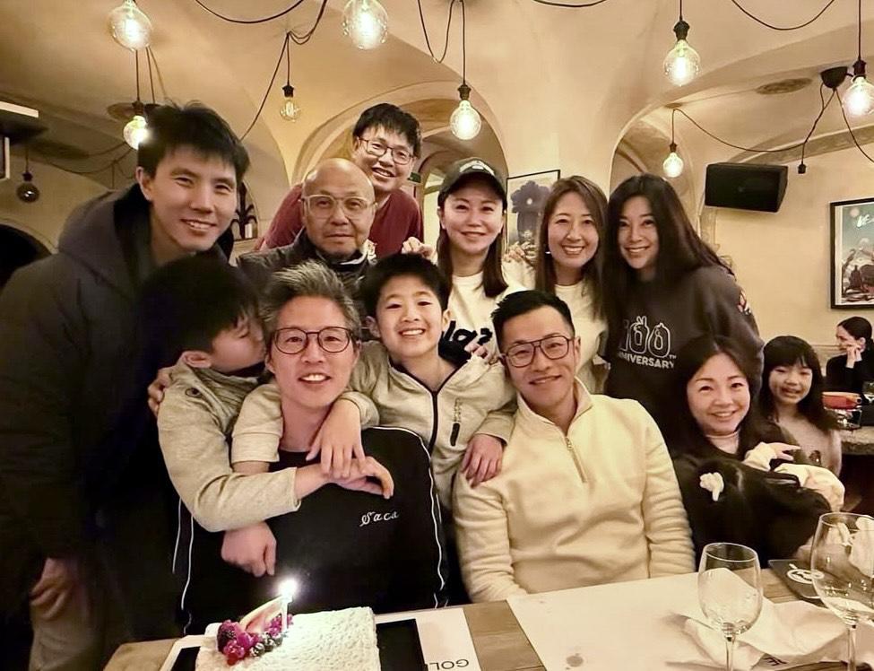 孫美賢一家四口合照曝光,力證感情未變。