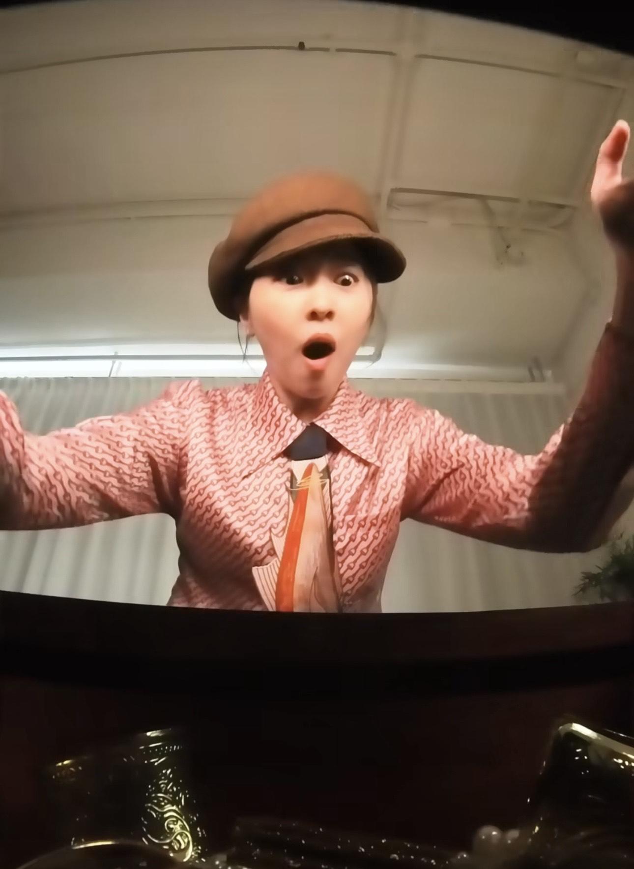 宣傳片中Edan、阿正、Hilary、岑珈其及肥腸先後打開寶箱。